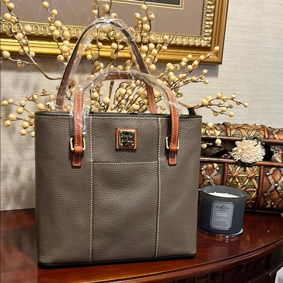 NWT Dooney & BourkeLexington pebble grain leather bag! Dust...